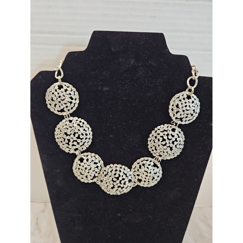 ELEGANT DANA BUCHMAN COUTURE ROUND MODERN STYLE SILVERED STATEMENT BIB NECKLACE
